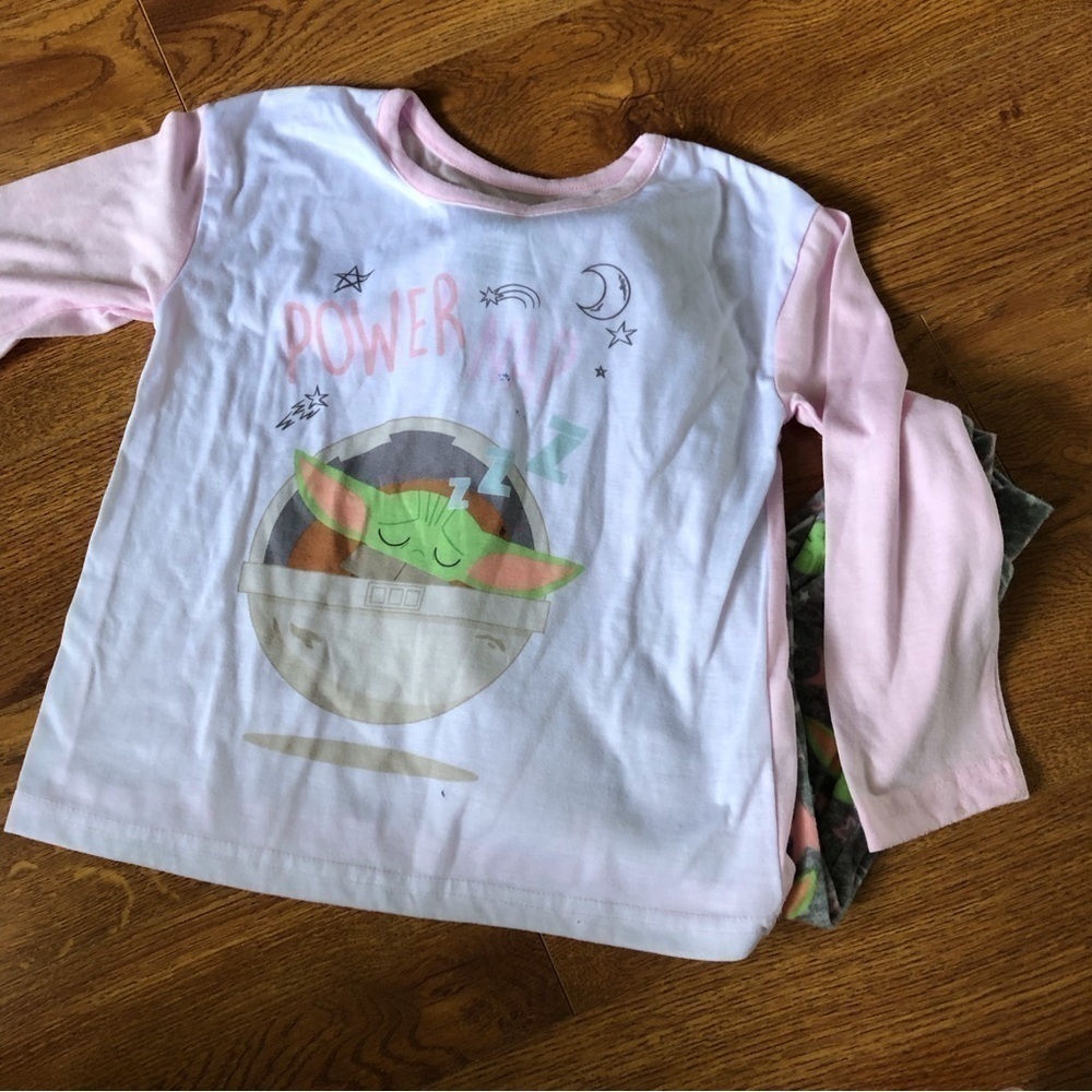 Star Wars 2pc PJ winter set in size 6/6X Baby Yoda
